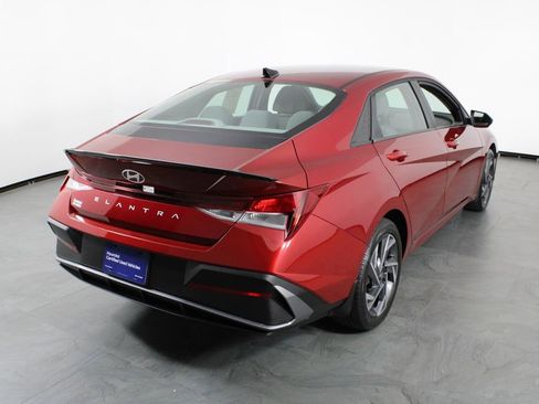 Used 2025 Hyundai Elantra Sport image 15