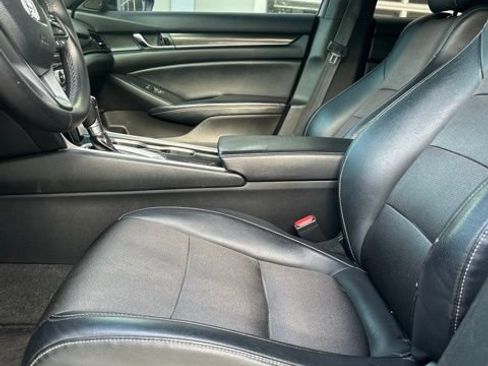 Used 2018 Honda Accord Sport image 8