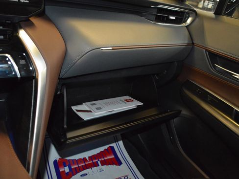 Used 2021 Toyota Venza Limited image 22