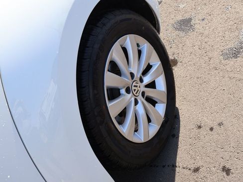 Used 2019 Volkswagen Beetle 2.0T S FWD image 33
