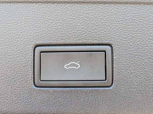 Certified 2023 Volkswagen Atlas Cross Sport SE FWD image 14