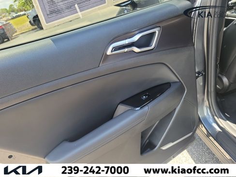 Certified 2023 Kia Sorento LX FWD image 12