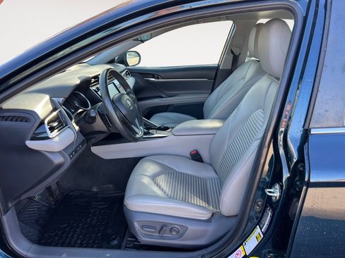 Used 2018 Toyota Camry LE image 9