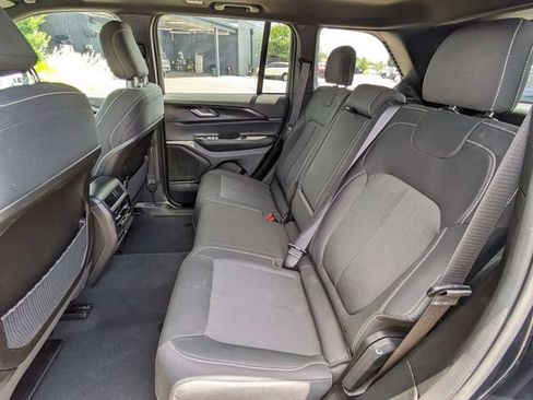 Used 2024 Jeep Grand Cherokee Laredo X w/ Luxury Tech Group I AWD/4WD image 16