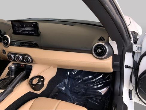 Used 2025 MAZDA MX-5 Miata RF Grand Touring RWD image 19