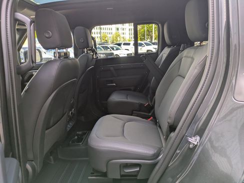 Used 2026 Land Rover Defender 130 S image 31