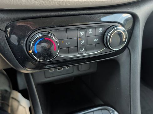 Used 2021 Buick Encore GX Preferred FWD image 21