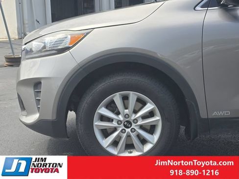 Used 2019 Kia Sorento AWD V6 image 8