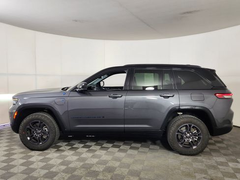 Used 2025 Jeep Grand Cherokee Trailhawk w/ Advanced Protech Group II image 4