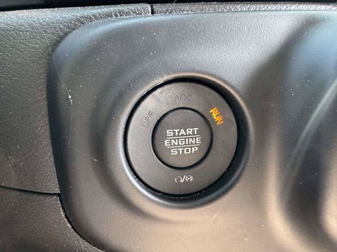 Used 2022 Jeep Wrangler Unlimited Sahara AWD/4WD image 36