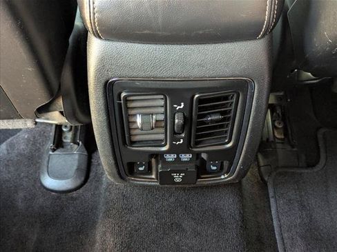 Used 2016 Jeep Grand Cherokee Limited w/ Luxury Group II RWD image 16