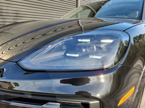 Certified 2024 Porsche Cayenne Coupe image 10