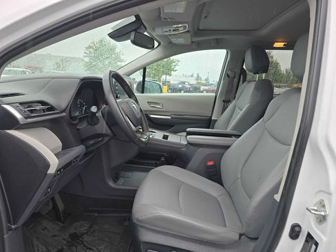 Used 2024 Toyota Sienna XLE w/ XLE Plus Package AWD/4WD image 21