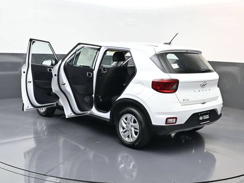 Certified 2026 Hyundai Venue SE FWD image 29