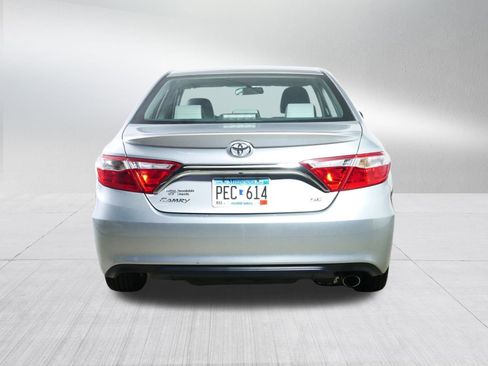 Used 2016 Toyota Camry SE image 6