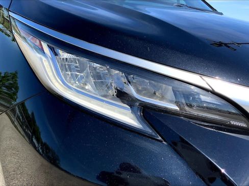 Used 2021 Toyota Sienna Limited image 27