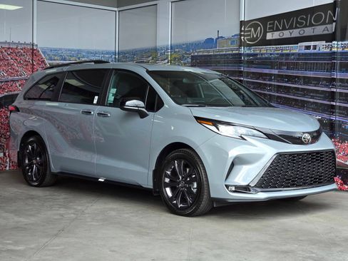 Certified 2026 Toyota Sienna XSE FWD image 1