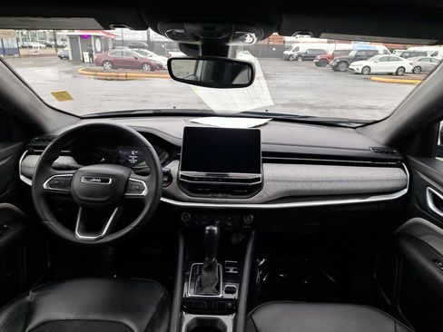 Used 2023 Jeep Compass Latitude image 18