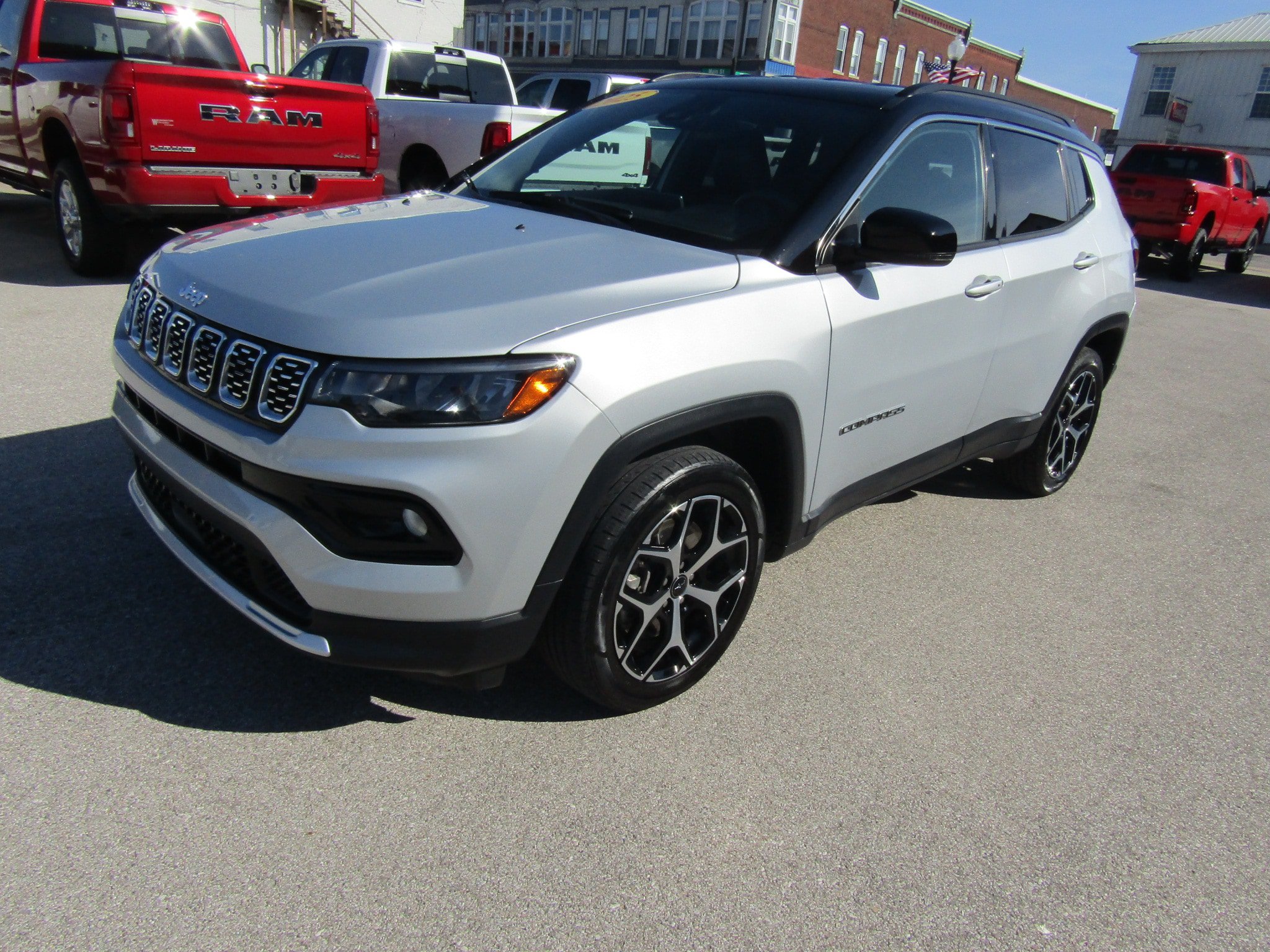 Used 2025 Jeep Compass Limited AWD/4WD image 7