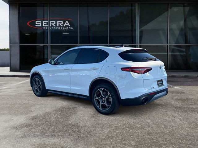 Used 2023 Alfa Romeo Stelvio Ti AWD/4WD image 3