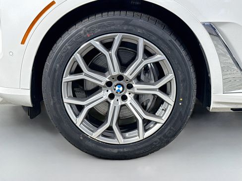 Used 2023 BMW X7 xDrive40i w/ Parking Assistance Package AWD/4WD image 38