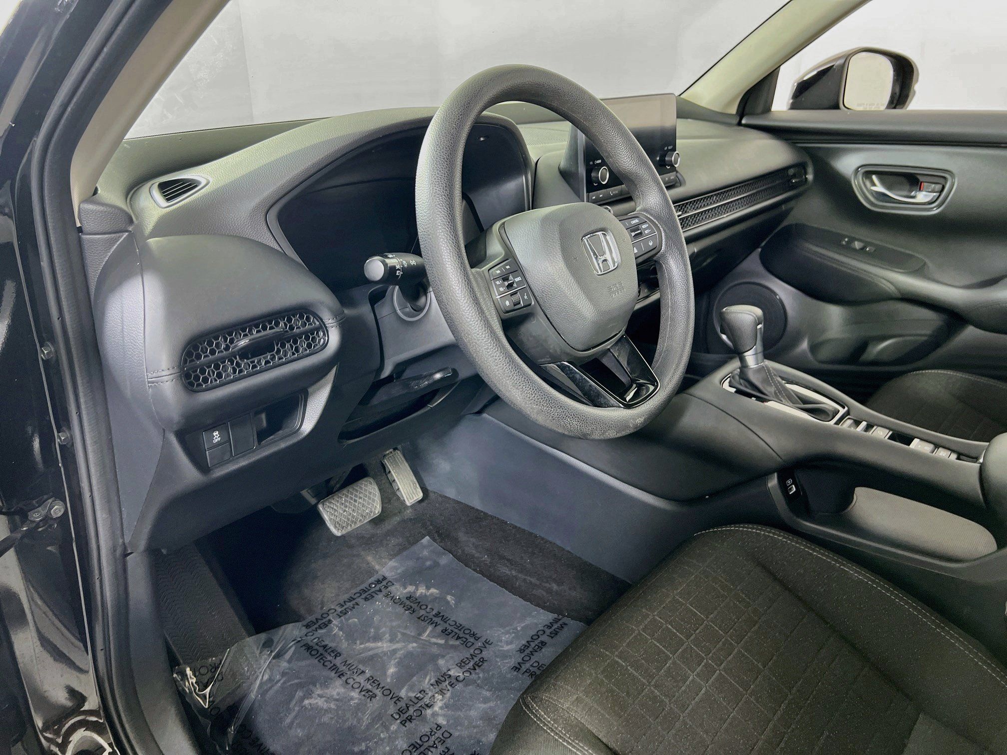 Used 2023 Honda HR-V LX image 9