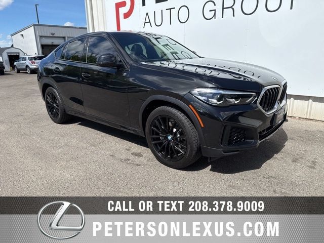 Used 2023 BMW X6 xDrive40i w/ Premium Package AWD/4WD image 2