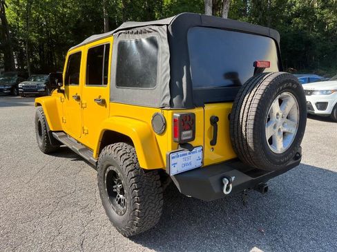 Used 2015 Jeep Wrangler Unlimited Sahara w/ Connectivity Group AWD/4WD image 11
