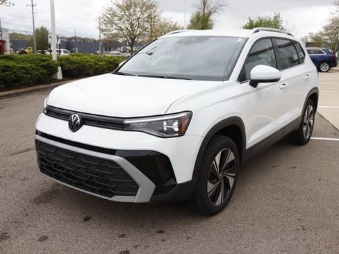 Used 2025 Volkswagen Taos SE AWD/4WD image 8