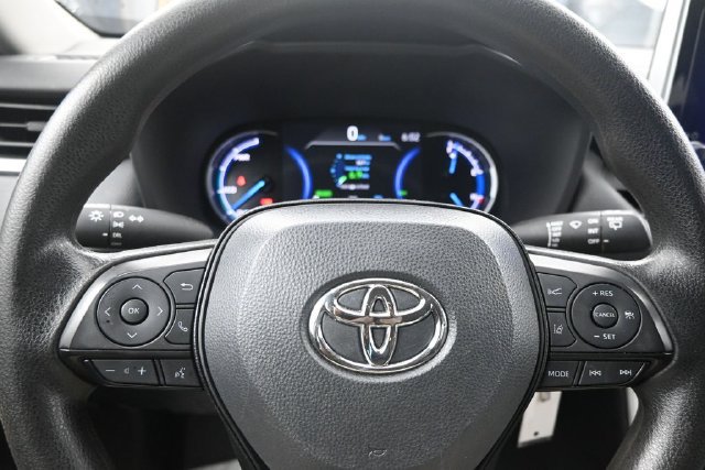 Used 2024 Toyota RAV4 LE AWD/4WD image 19