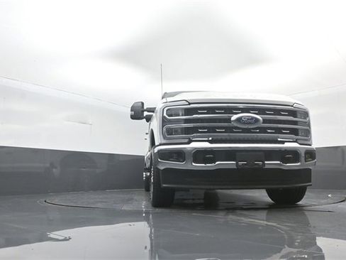 Used 2025 Ford F350 Lariat image 29