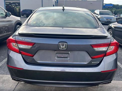 Used 2018 Honda Accord Touring image 3