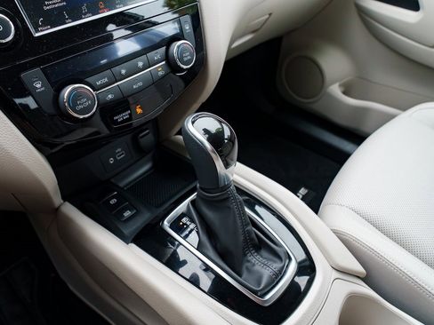 Used 2022 Nissan Rogue Sport SL w/ Premium Package image 16