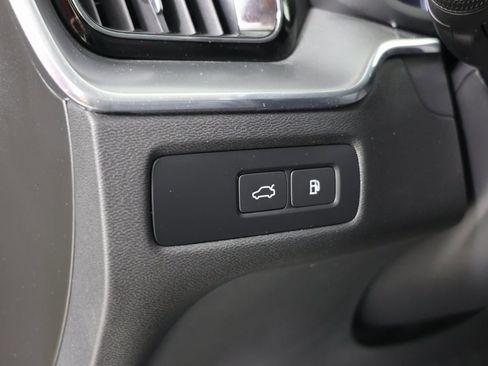 Used 2024 Volvo XC60 T8 Core image 30