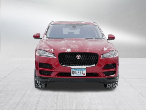 Used 2018 Jaguar F-PACE Premium image 2