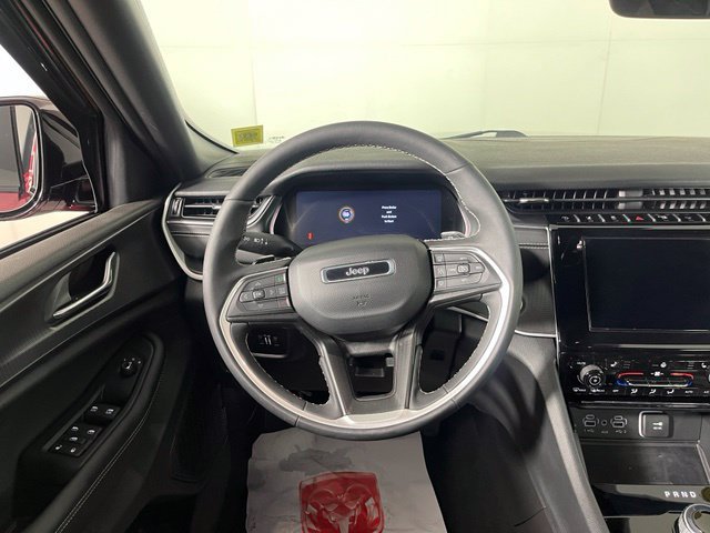 Used 2025 Jeep Grand Cherokee Altitude AWD/4WD image 19