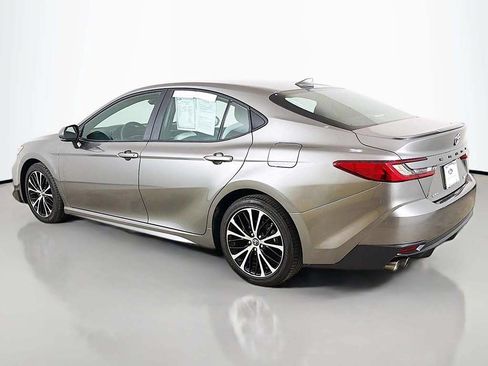 Used 2026 Toyota Camry SE FWD image 9