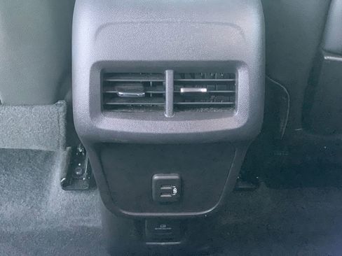 Used 2024 GMC Terrain SLT image 19