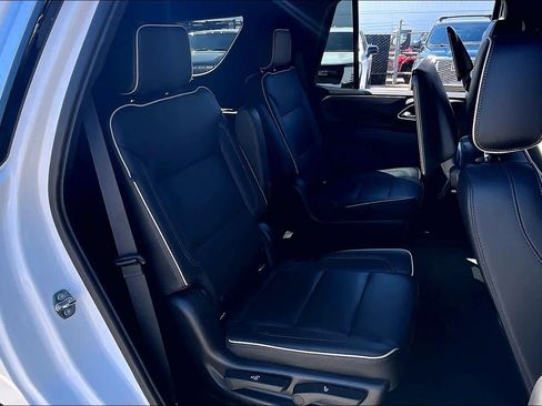 Used 2021 GMC Yukon SLT w/ SLT Premium Package image 20