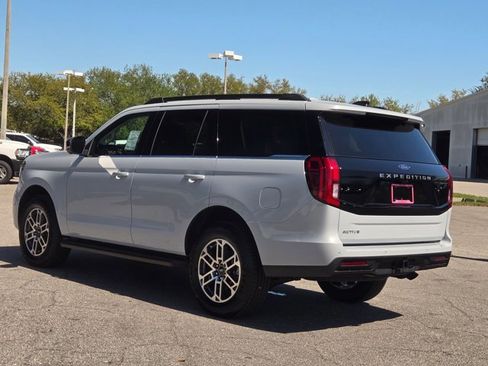 New 2026 Ford Expedition Active image 7