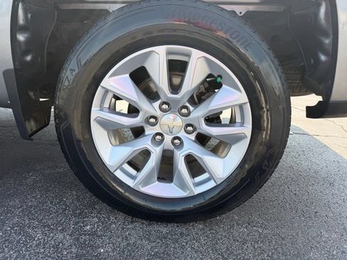 Used 2019 Chevrolet Silverado 1500 Custom w/ Custom Convenience Package AWD/4WD image 18