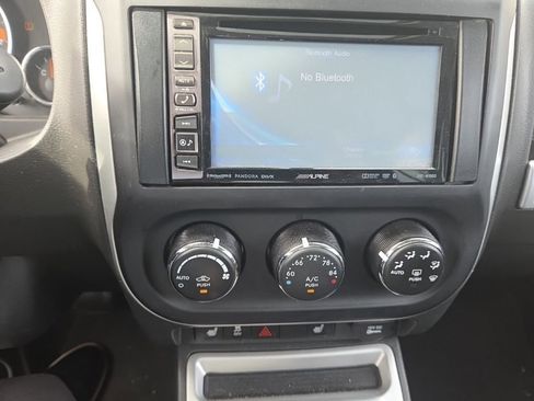 Used 2016 Jeep Compass High Altitude FWD image 18