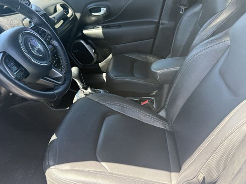 Used 2020 Jeep Renegade Altitude AWD/4WD image 11