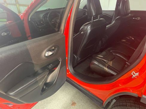 Used 2021 Jeep Cherokee Latitude Plus w/ Sun & Sound Group image 11