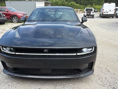 Used 2024 Dodge Charger Daytona Scat Pack w/ Plus Group AWD/4WD image 3