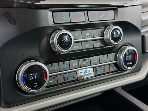 Used 2024 Ford Expedition Max XLT image 24