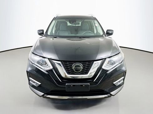 Used 2019 Nissan Rogue SV image 2