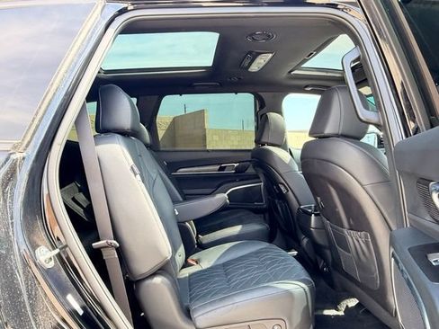 Used 2025 Kia Telluride SX X-Line AWD/4WD image 17