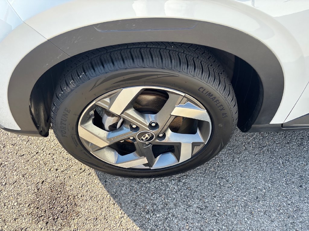Used 2025 Hyundai Venue SEL FWD image 9