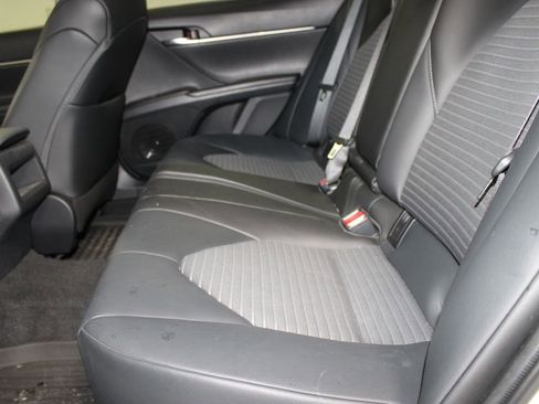 Used 2021 Toyota Camry SE image 18